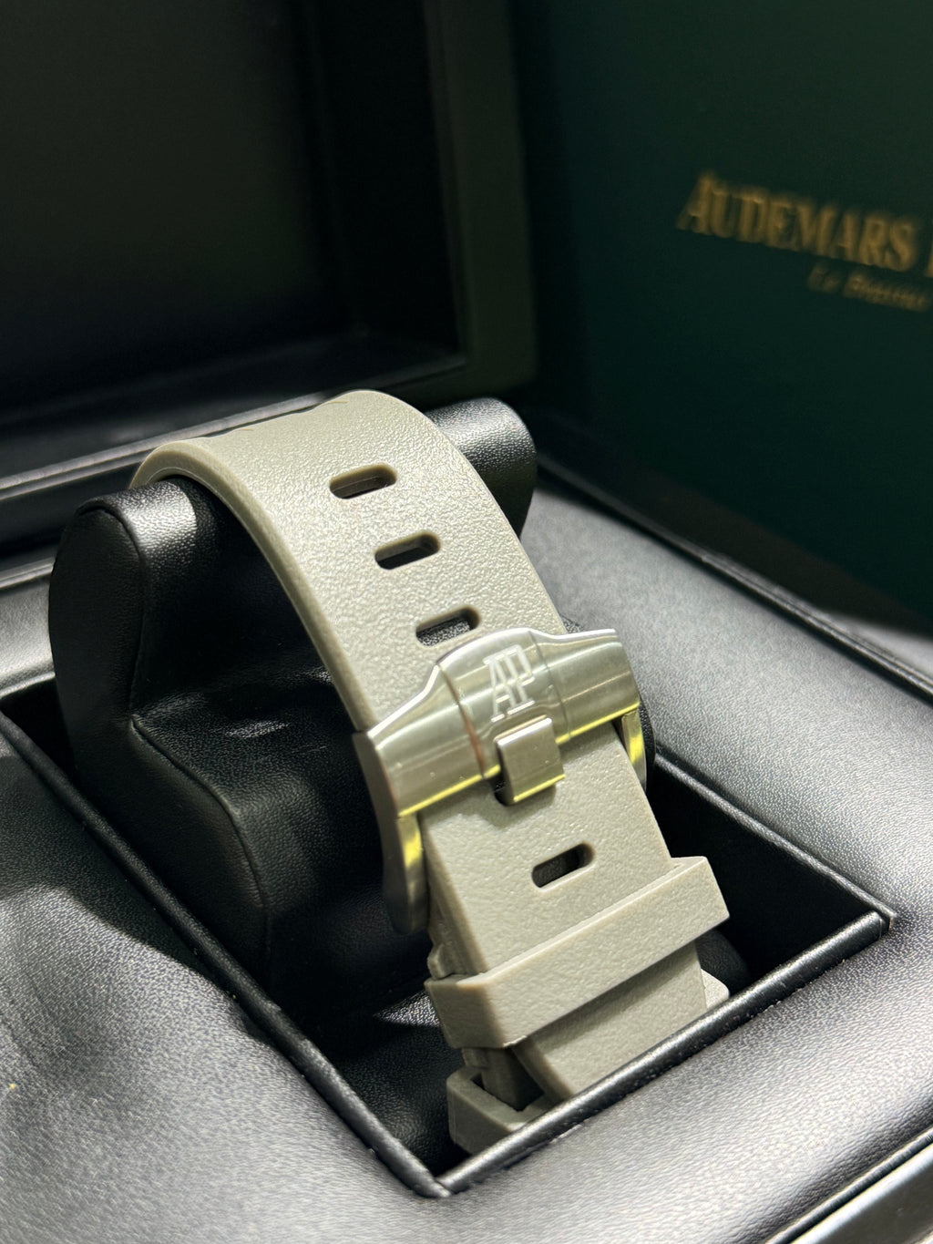 Audemars Piguet - Royal Oak Offshore Diver / Cinza