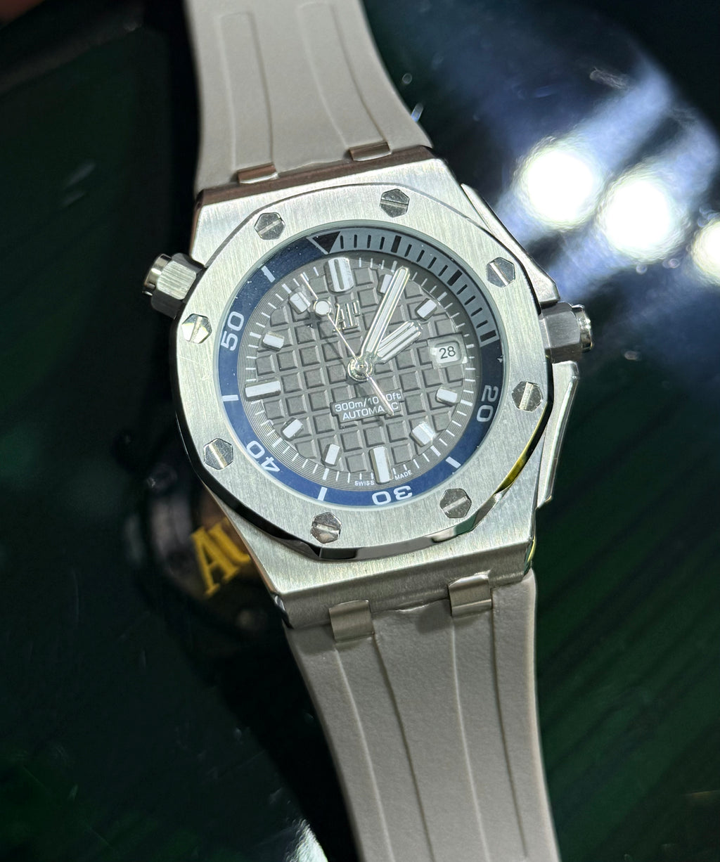 Audemars Piguet - Royal Oak Offshore Diver / Cinza