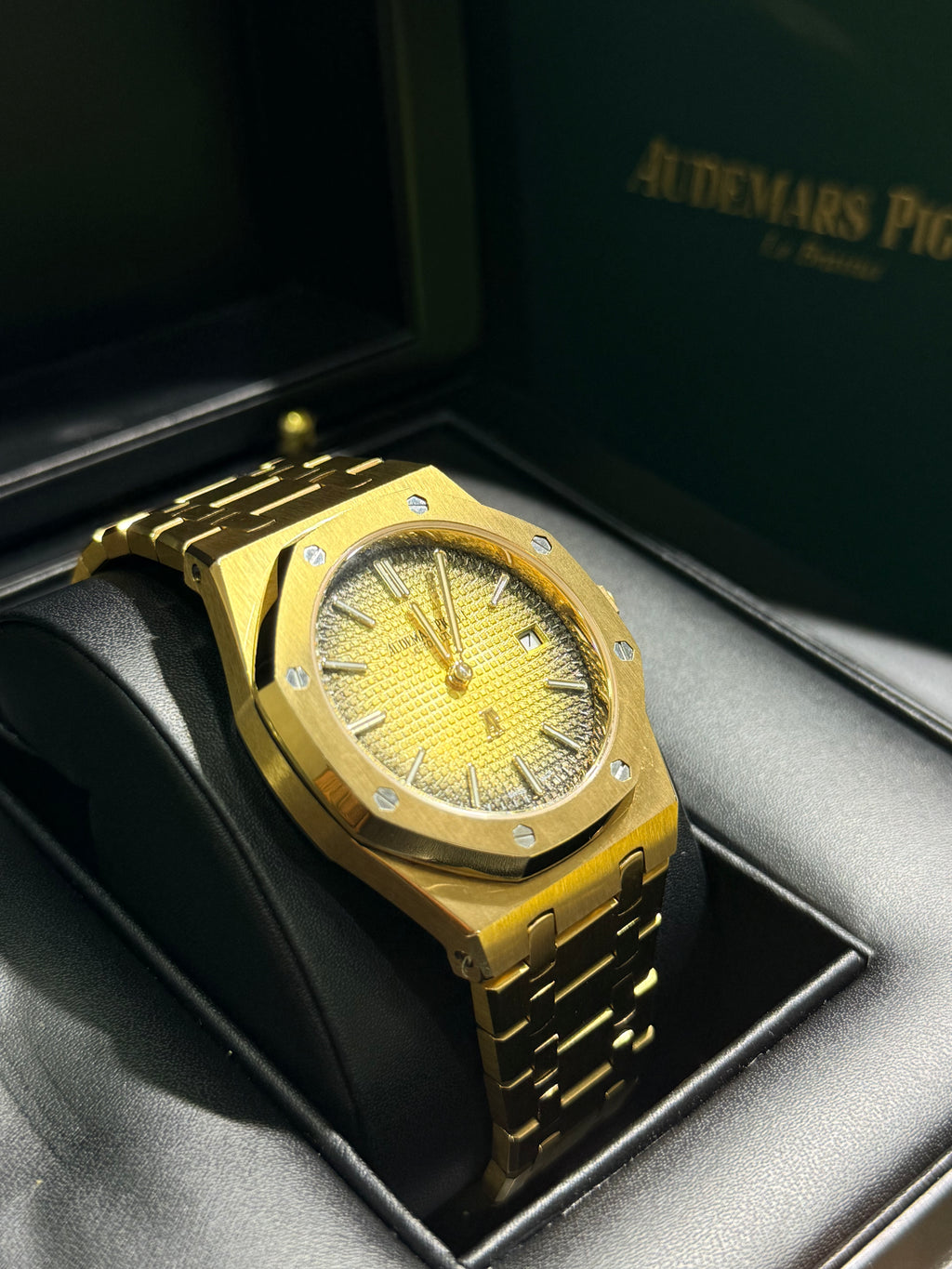 Audemars Piguet - Royal Oak Jumbo Extra-Thin